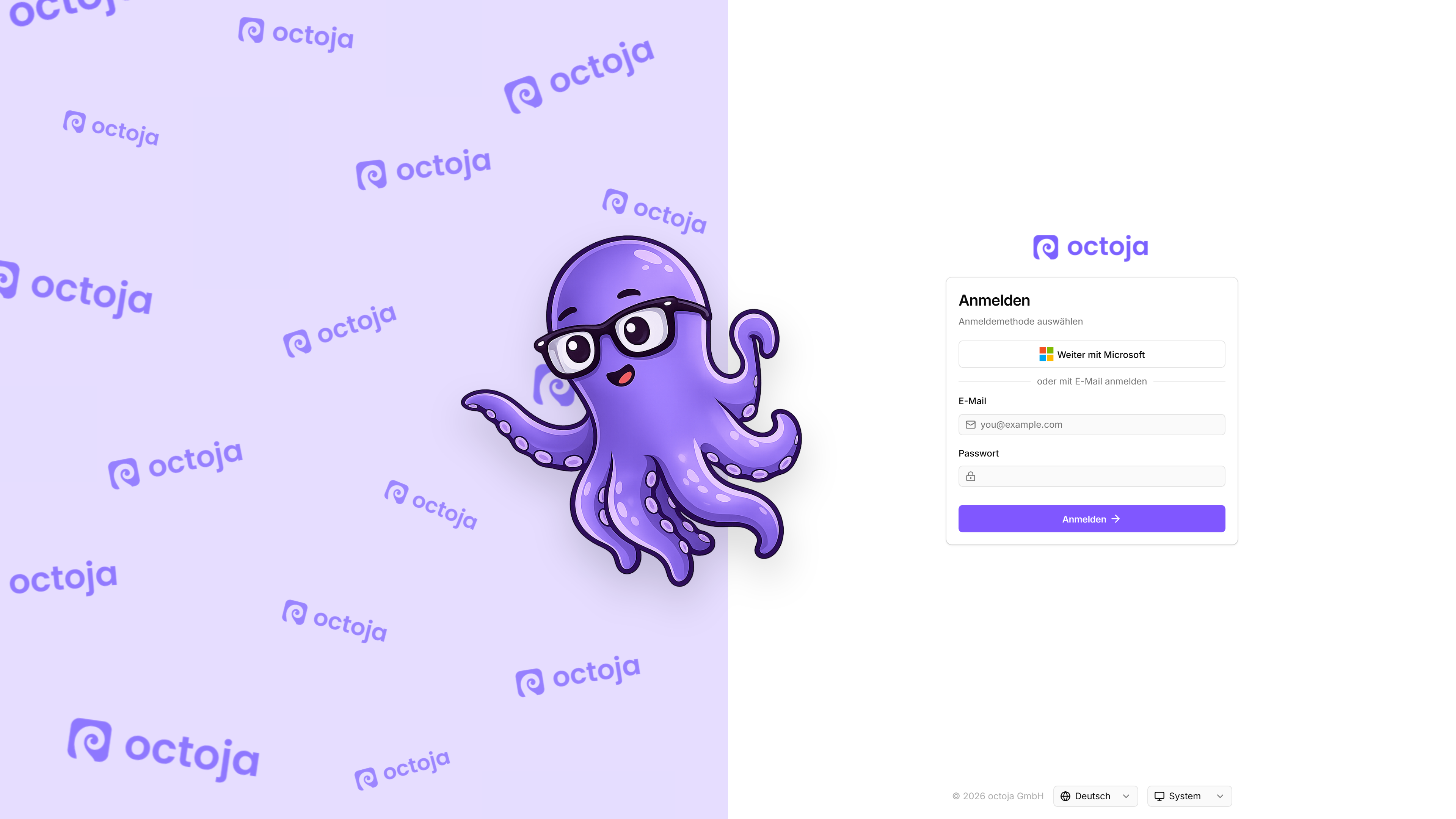 Die octoja-Anmeldeseite auf Deutsch: links ein gebrandetes lavendelfarbenes Panel, das mit dem octoja-Schriftzug und dem Logo-Glyph gekachelt ist und in dessen Mitte das Oktopus-Maskottchen steht; rechts eine weiße Anmeldekarte mit dem octoja-Logo, optional einer "Weiter mit {provider}"-Schaltfläche je konfiguriertem Single-Sign-on-Anbieter (zum Beispiel Weiter mit Microsoft Entra), E-Mail- und Passwort-Feldern, einer Anmelden-Schaltfläche in der primären Markenfarbe des Mandanten (lavendel bei der Standard-Marke octoja) und einer Fußzeile mit Sprachauswahl auf "Deutsch" und Themenauswahl auf "System".