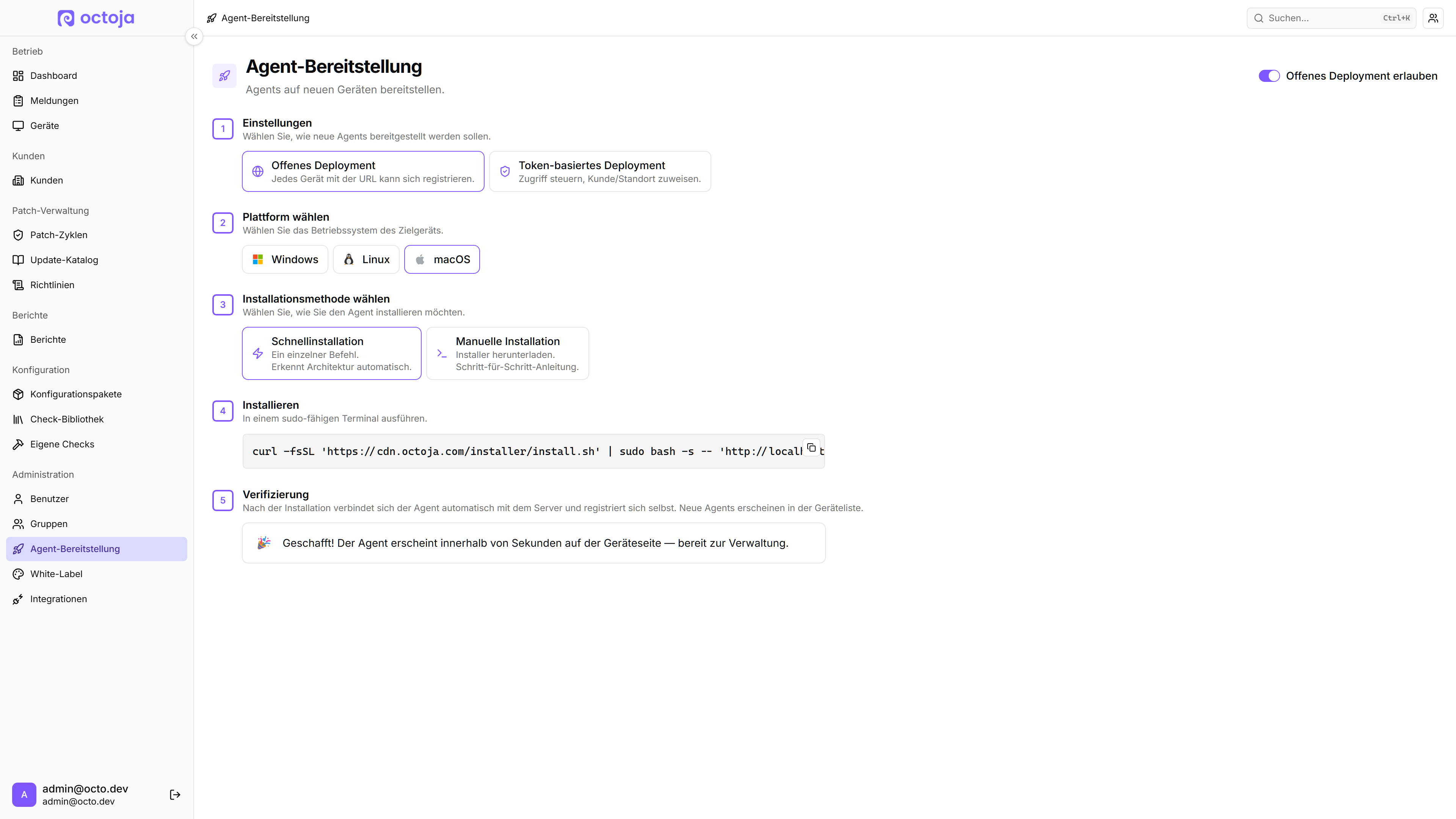 Die octoja Agent-Bereitstellungsseite mit dem fünfstufigen Layout (Einstellungen, Plattform wählen, Installationsmethode wählen, Installieren, Verifizierung), wobei macOS und Schnellinstallation ausgewählt sind und der Installationsbefehl in der Karte von Schritt 4 (Installieren) sichtbar ist.