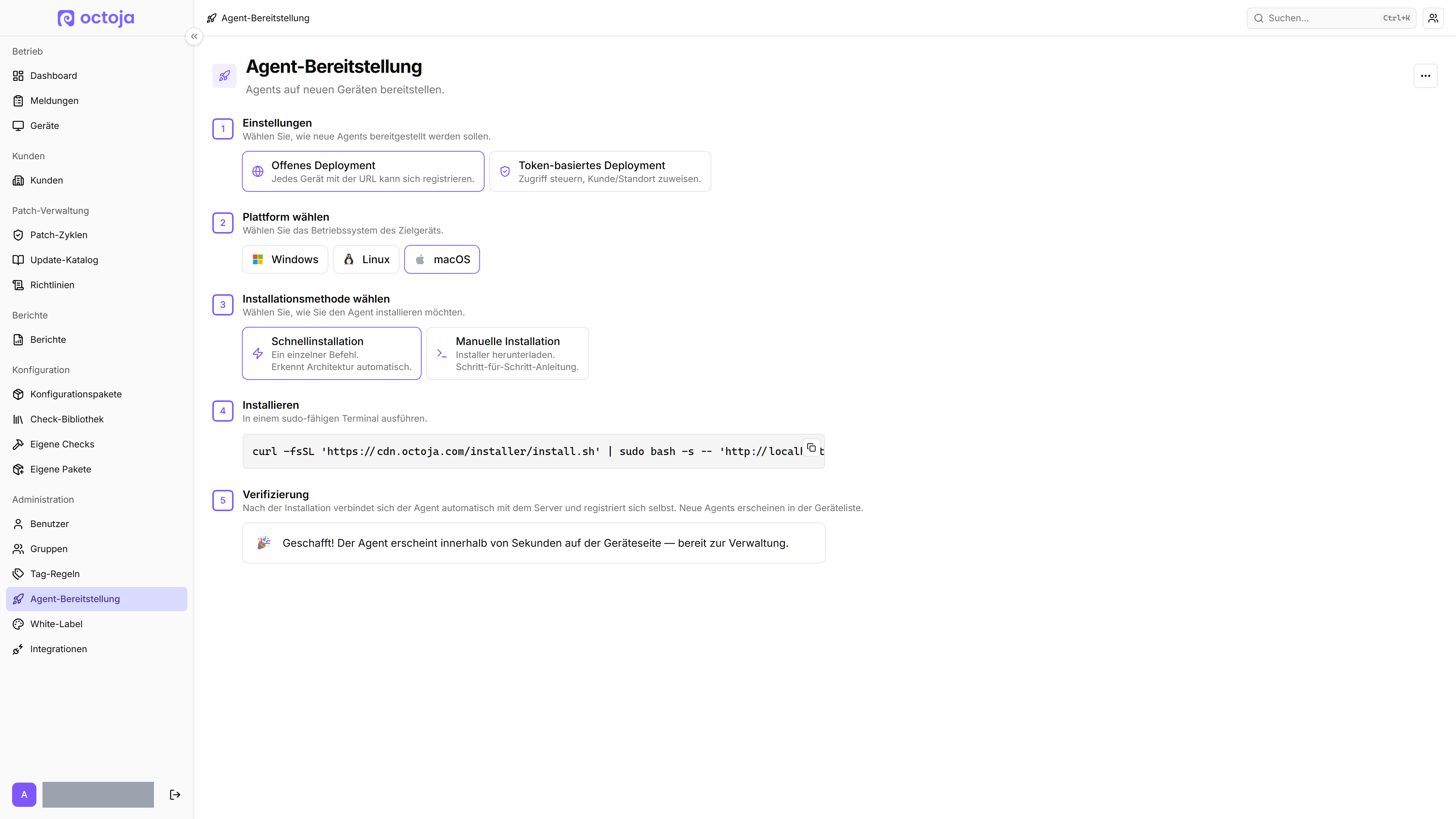 Die octoja Agent-Bereitstellungsseite mit dem fünfstufigen Layout (Einstellungen, Plattform wählen, Installationsmethode wählen, Installieren, Verifizierung), wobei macOS und Schnellinstallation ausgewählt sind und der Installationsbefehl in der Karte von Schritt 4 (Installieren) sichtbar ist.