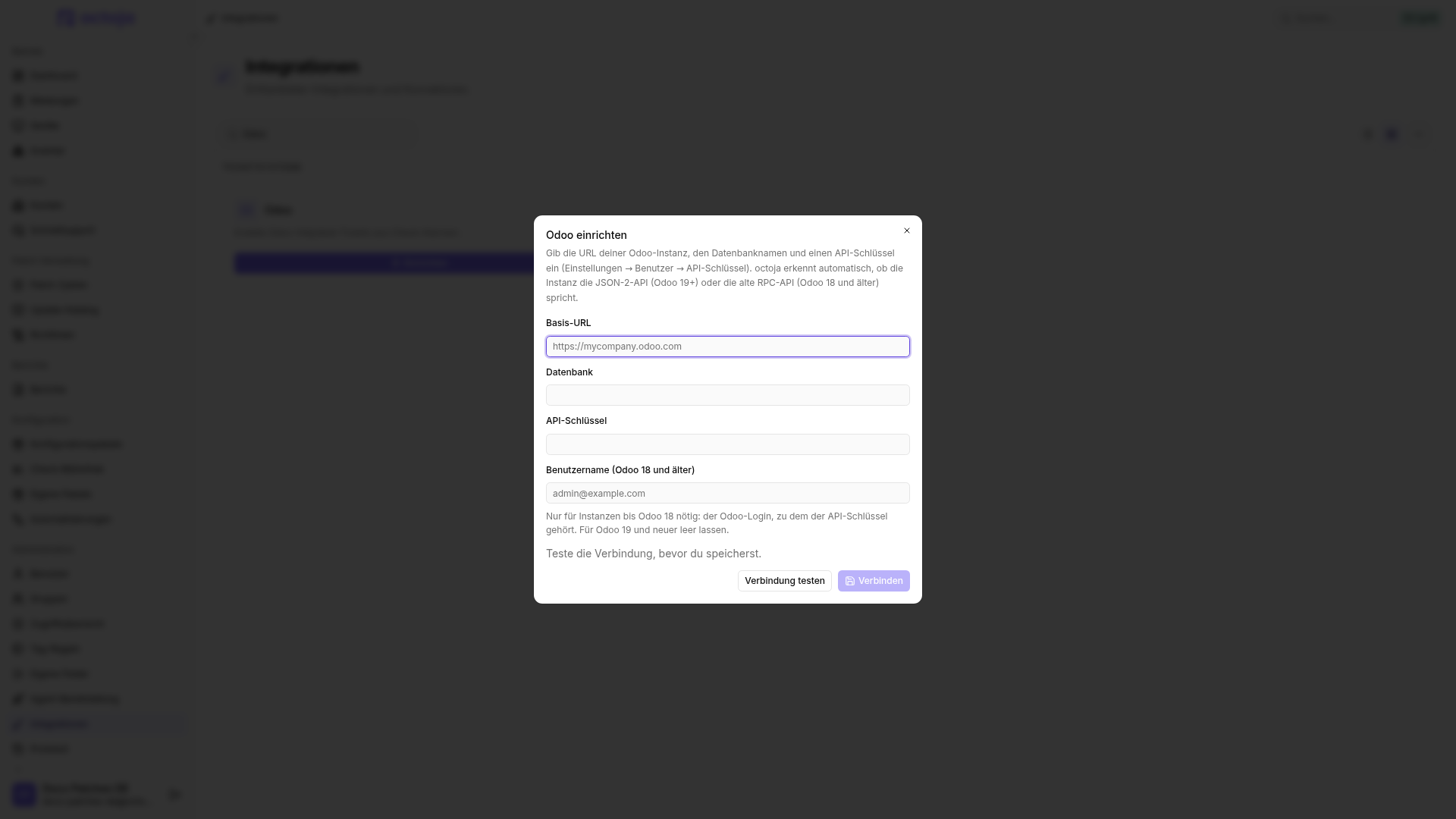Der Dialog „Odoo einrichten“ mit den Feldern „Basis-URL“, „Datenbank“, „API-Schlüssel“ und „Benutzername (Odoo 18 und älter)“ sowie den Schaltflächen „Verbindung testen“ und „Verbinden“.