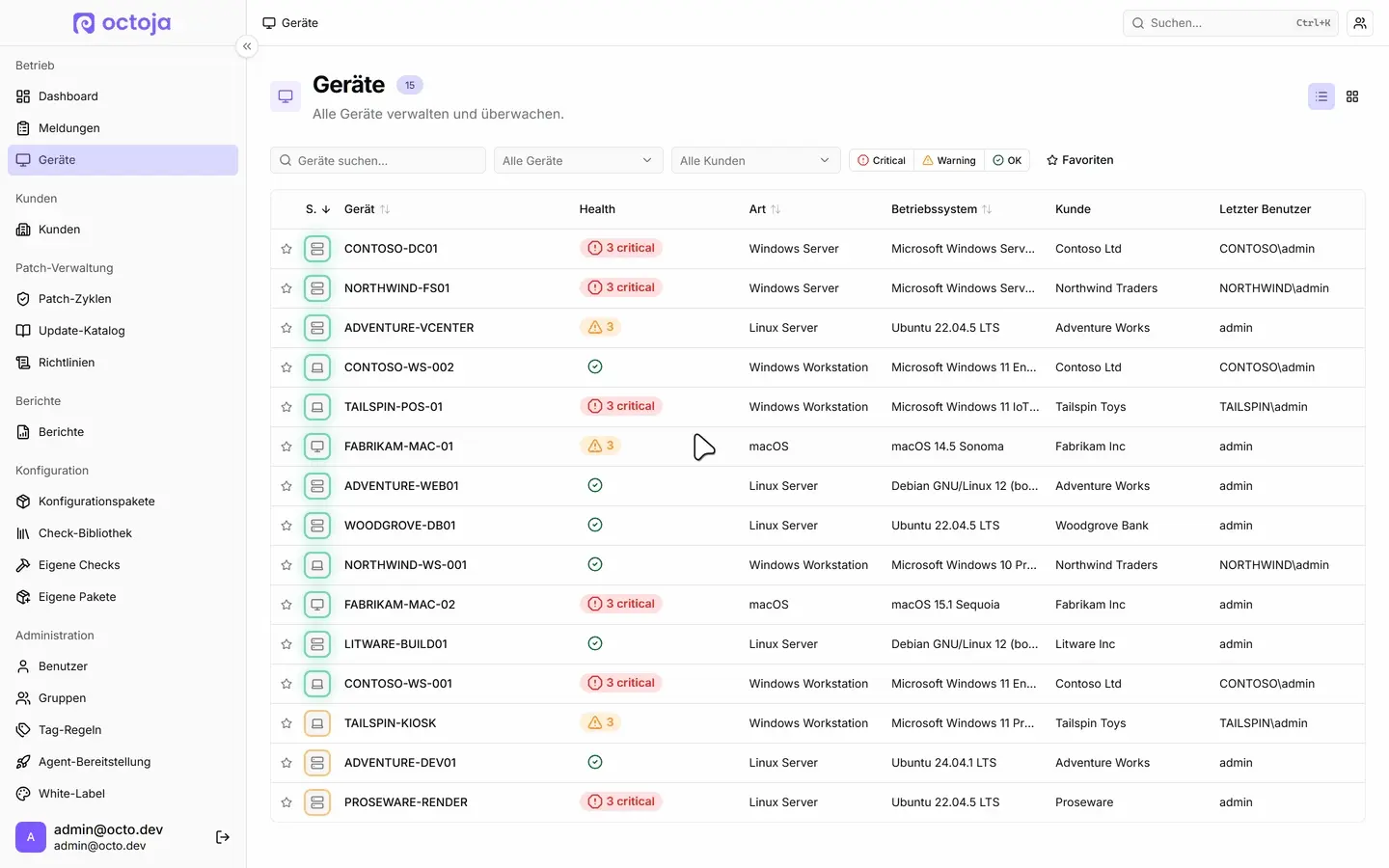 Animierte Vorführung: Strg+K öffnet die zentrierte Befehlsleiste; das Tippen von CONTOSO filtert die Ergebnisse live und gruppiert sie unter Kunden (Contoso Ltd) und Geräte (CONTOSO-DC01, CONTOSO-WS-001, CONTOSO-WS-002).